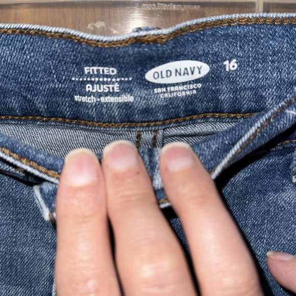 Old navy medium wash high rise denim shorts - Picture 2 of 3